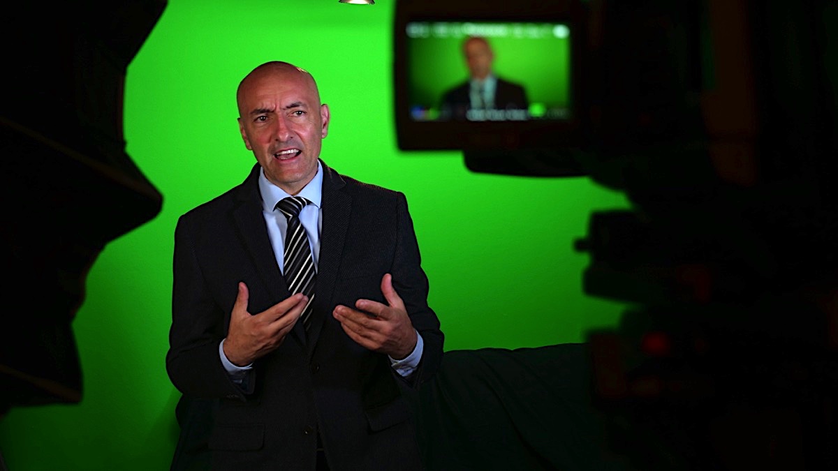 Presenting to camera on Green Screen